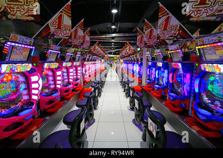 OSAKA, Japan-26 FEB 2019 - Ansicht einer pachinko Slot Spiel Salon in Osaka, Japan. Stockfoto