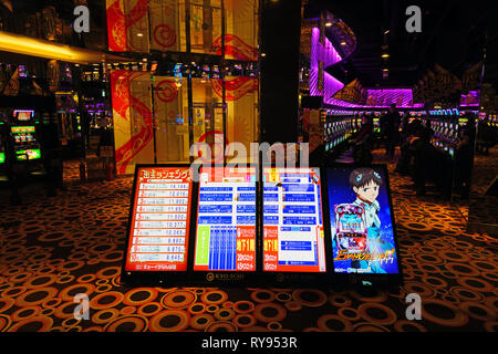 OSAKA, Japan-26 FEB 2019 - Ansicht einer pachinko Slot Spiel Salon in Osaka, Japan. Stockfoto