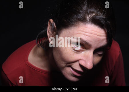 Ansicht von oben Portrait von Frau mittleren Alters Stockfoto