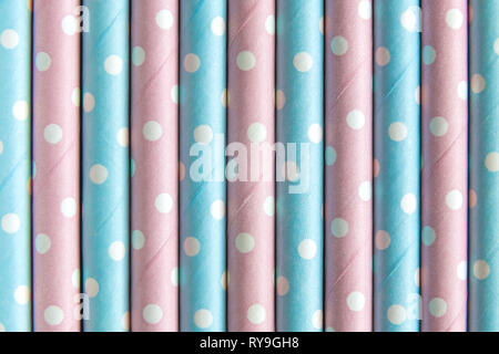 Pastellfarbenen polka design Trinkhalme hintergrund abstrakt. Stockfoto