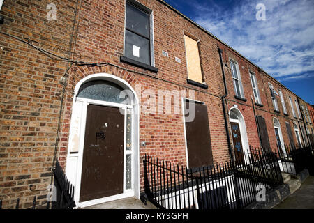 Georgische Anfang des neunzehnten Jahrhunderts Reihenhäuser unter Sanierung Summerhill North Parade Dublin Irland Europa Stockfoto