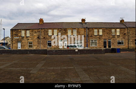 Reihenhäuser in Lawson Street schlendern. Schlendern ist eine kleine Stadt an der nordöstlichen Küste von Northumberland in Nordost-england. Cw 6653 Stockfoto