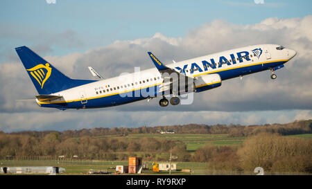 Prestwick, Großbritannien. Vom 7. März 2019. Ryanair Boeing 737-8 ALS (Reg: EI-FIL) Abflug Prestwick International Airport. Dieses Flugzeug ist eine der nächsten Generation Stockfoto