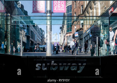 U-Bahn Eingang und Zeichen der Buchanan Street Glasgow Schottland Großbritannien suchen Stockfoto