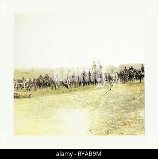Amerikanischer Bürgerkrieg: Kapitän J. M. Knap Pennsylvania unabhängige Batterie E Leichte Artillerie nähert sich dem Schlachtfeld bei Antietam, Maryland nach der Schlacht im September 1862. Ein totes Pferd lag in den Vordergrund. Foto, Eiklar Drucken Stockfoto
