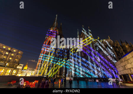 Beleuchtung am Koelner Dom Stockfoto