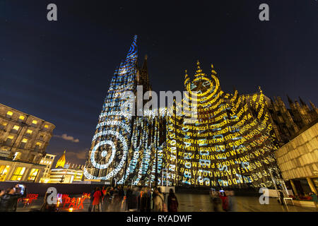 Beleuchtung am Koelner Dom Stockfoto