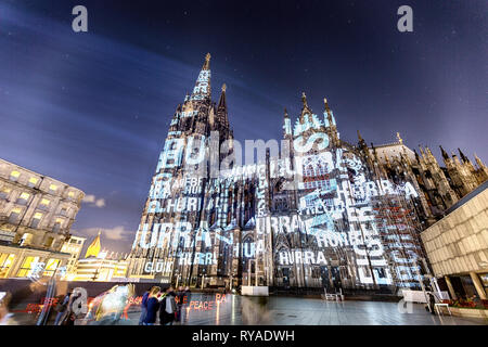 Beleuchtung am Koelner Dom Stockfoto