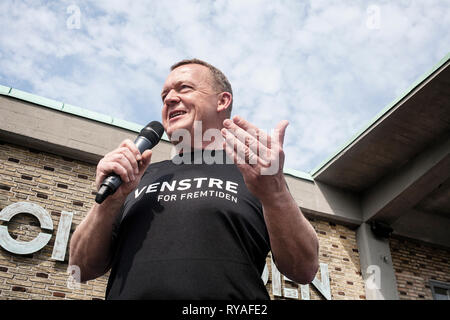 Der ehemalige Ministerpräsident von Dänemark, der oppositionsführer Lars Løkke Rasmussen, seine Laufschuhe und forderte die Wähler und die Taste für einen Lauf im Zentrum von Kopenhagen als Teil seines allgemeinen Wahlkampagne (Gonzales Foto/Magnus Fisker). Stockfoto