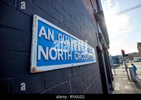 Die North Circular Road zweisprachig Englisch irische Beschilderung Straße name Dublin Irland Europa Stockfoto