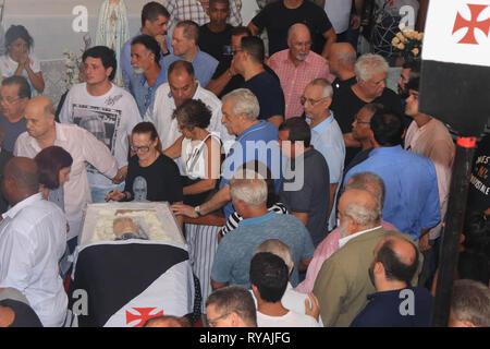 RJ - Rio de Janeiro - 03/12/2019 - Veloso Fluss des ehemaligen Präsidenten von Vasco Eurico Miranda - Öffentlichkeit während Eurico Miranda velorio in der Kapelle Nossa Senhora verschleiert das vitorias in der Vasco da Gama Regatta Verein. Am Nachmittag des Dienstag Foto: Jotta de Mattos/AGIF Stockfoto