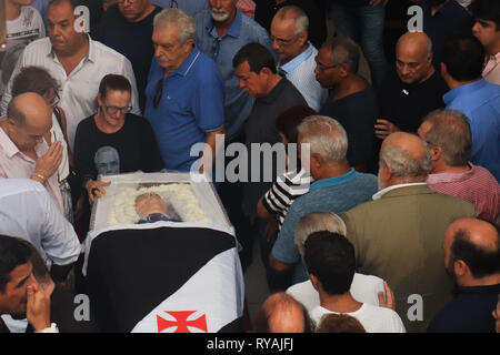 RJ - Rio de Janeiro - 03/12/2019 - Veloso Fluss des ehemaligen Präsidenten von Vasco Eurico Miranda - Öffentlichkeit während Eurico Miranda velorio in der Kapelle Nossa Senhora verschleiert das vitorias in der Vasco da Gama Regatta Verein. Am Nachmittag des Dienstag Foto: Jotta de Mattos/AGIF Stockfoto