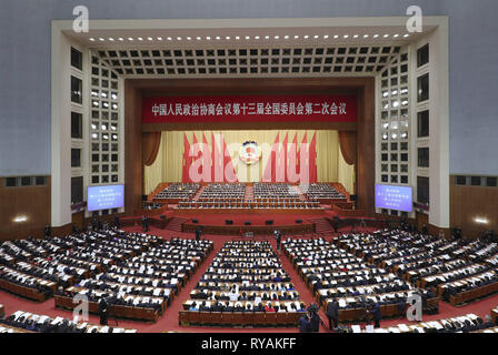 Peking, China. 13 Mär, 2019. Den Abschluss der zweiten Tagung des 13. Nationalen Ausschuss der Chinese People's Political Consultative Conference (Cppcc) ist in der Großen Halle des Volkes in Peking, der Hauptstadt von China, 13. März 2019 statt. Credit: Ding Haitao/Xinhua/Alamy leben Nachrichten Stockfoto