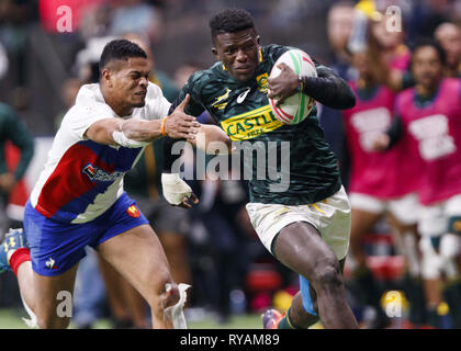 Vancouver, British Columbia, Kanada. 10 Mär, 2019. SAKOYISA MAKATA #4 von Südafrika von REMI SIEGA #7 von Frankreich während der WM Finale am 2. Tag der HSBC Kanada Sevens auf BC Place am 10. März 2019 in Vancouver, Kanada, in Angriff genommen. Credit: Andrew Kinn/ZUMA Draht/Alamy leben Nachrichten Stockfoto