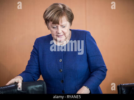 Berlin, Deutschland. 13 Mär, 2019. Bundeskanzlerin Angela Merkel (CDU) kommt dem Bundeskabinett Treffen im Kanzleramt. Quelle: Michael Kappeler/dpa/Alamy leben Nachrichten Stockfoto