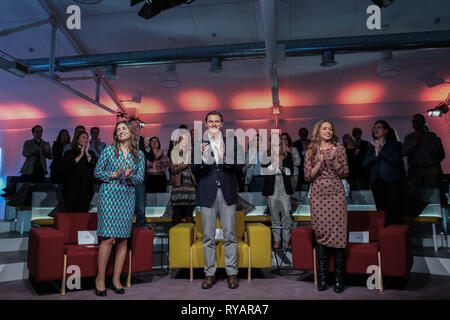 Madrid, Spanien. 13 Mär, 2019. Sara Jimenez (L), Albert Rivera (C) und Patricia Reyes (R) werden gesehen, um die Teilnahme an der Debatte über Diskriminierung, der in Spanien vorhanden ist. Credit: Jesus Hellin/SOPA Images/ZUMA Draht/Alamy leben Nachrichten Stockfoto