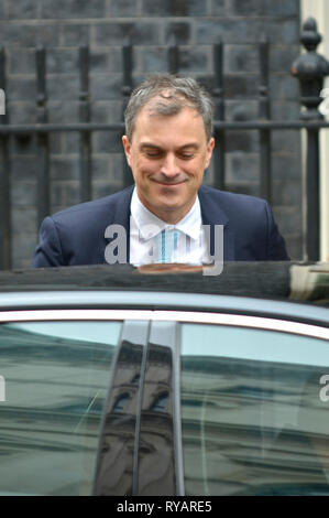 London, 13. März. Politiker um Westminster, einem geschäftigen Tag beinhaltet den Ministerpräsidenten Fragen, der Kanzler der Feder Erklärung und eine wichtige Debatte später über Kein Abkommen Brexit. Julian Smith MP (Geschäftsführer) Blätter 10 Downing Street Credit: PjrNews/Alamy leben Nachrichten Stockfoto