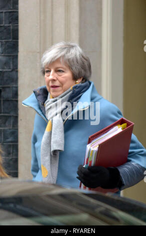 London, 13. März. Politiker um Westminster, einem geschäftigen Tag beinhaltet den Ministerpräsidenten Fragen, der Kanzler der Feder Erklärung und eine wichtige Debatte später über Kein Abkommen Brexit. Theresa May Blätter Downing Street Credit: PjrNews/Alamy leben Nachrichten Stockfoto