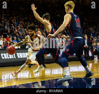 Mar 12 2019 Las Vegas, NV, USA Gonzaga guard Josh Perkins (13) Laufwerke an den Korb während der NCAA West Coast Conference Männer Basketball Turnier Meisterschaft zwischen den Gonzaga Bulldogs und die Saint Mary's Gaels 47-60 in der Orleans Arena in Las Vegas, NV verloren. Thurman James/CSM Stockfoto