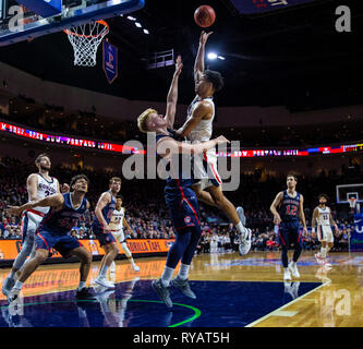 Mar 12 2019 Las Vegas, NV, USA Gonzaga, Brandon Clarke (15) Laufwerke an den Korb während der NCAA West Coast Conference Männer Basketball Turnier Meisterschaft zwischen den Gonzaga Bulldogs und die Saint Mary's Gaels 47-60 in der Orleans Arena in Las Vegas, NV verloren. Thurman James/CSM Stockfoto