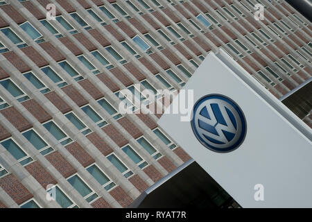 Der Aufbau der Marke VW, Volkswagen, Corporate Headquarter, Außenansicht, Funktion, Architektur, Bilanzpressekonferenz der Volkswagen AG, Aktiengesellschaft mit Sitz in Wolfsburg am 12.03.2019. | Verwendung weltweit Stockfoto