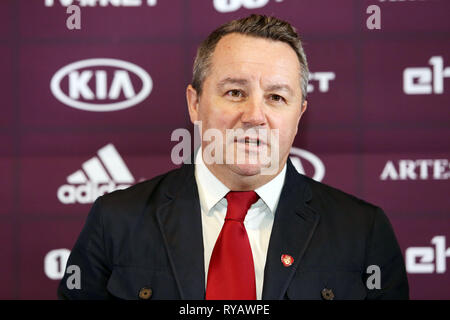 Riga, Lettland. 13 Mär, 2019. Neuer Head Coach der Lettischen Nationalmannschaft Slavisa Stojanovic verkündet Liste von Spielern, die für die EURO 2020 Qualifikation Matches gegen Mazedonien und Polen während seiner Präsentation in Riga, Lettland, 13. März 2019 genannt. Credit: Edijs Palens/Xinhua/Alamy leben Nachrichten Stockfoto