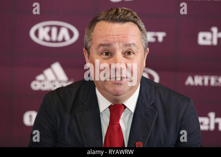 Riga, Lettland. 13 Mär, 2019. Neuer Head Coach der Lettischen Nationalmannschaft Slavisa Stojanovic verkündet Liste von Spielern, die für die EURO 2020 Qualifikation Matches gegen Mazedonien und Polen während seiner Präsentation in Riga, Lettland, 13. März 2019 genannt. Credit: Edijs Palens/Xinhua/Alamy leben Nachrichten Stockfoto