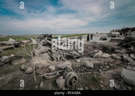 Saraqib, Idlib, Syrien. 13 Mär, 2019. Ein Gebäude gesehen, die von der Russischen Luftangriff zerstört wird. Die Rebellen behaupten, dass die Russische Luftwaffe Angriff durchgeführt hat, zu den Rebellen kontrollierten Gebiet von Kafar Amim in Idib Provinz. Die russische Luftwaffe aktuell ist die Durchführung von Missionen gegen die Regierungstruppen in Syrien unter der Anforderung der syrischen Regierung. Credit: Mohamad Saeed/SOPA Images/ZUMA Draht/Alamy leben Nachrichten Stockfoto