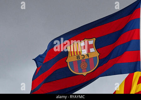 Barcelona, Spanien. 13 Mär, 2019. BARCELONA, 13-03-2019. UEFA Champions League 2018 / 2019, 1/8. Barcelona-Ol. Lyon. Barcelona Flagge während des Spiels Barcelona-Ol. Lyon Credit: Pro Schüsse/Alamy leben Nachrichten Stockfoto