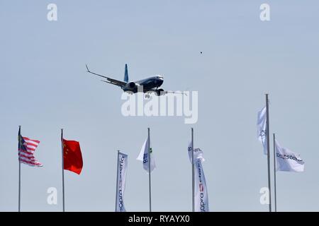 New York, Frankreich. Die Vereinigten Staaten sind Erdung alle Boeing 737 Max. 8 und 9 Flugzeugen. 13 Mär, 2019. Foto, die am 19. Juni, 2017 zeigt eine Boeing 737 MAX. 9 in einem Flight Display bei den 52. Internationalen Pariser Luft- und Raumfahrtmesse in Le Bourget, Frankreich. Die Vereinigten Staaten sind Erdung alle Boeing 737 Max. 8 und 9 Flugzeuge, sagte US-Präsident Donald Trump am 13. März 2019. Credit: Chen Yichen/Xinhua/Alamy leben Nachrichten Stockfoto