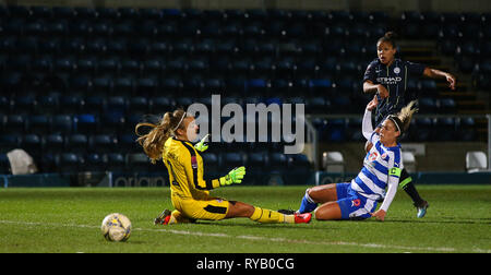 High Wycombe, Bucks, UK. 13 Mär, 2019. Nikita Parris von Manchester City Kerben zu es 1-1 während Super die Women's League Match zwischen Reading FC Frauen und Manchester City Frauen an Adams Park, High Wycombe, England am 13. März 2019. Redaktion verwenden Sie nur Credit: Paul Terry Foto/Alamy leben Nachrichten Stockfoto