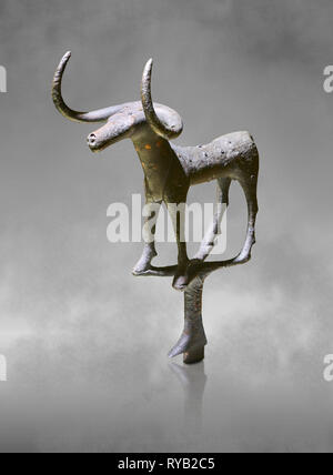 Bronzezeit Hattiergemeinschaft zeremoniellen Stier Statuette aus Bronze aus einem möglichen königliche Grab aus der Bronzezeit (2500 v. Chr. bis 2250 v. Chr.) - alacahoyuk - Museum für Anatolische Stockfoto