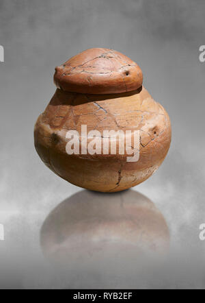 Terra cotta Topf und Deckel aus einem bronzezeitlichen Grab H (2500 v. Chr. - 2250 v. Chr.) - alacahoyuk - Museum für Anatolische Zivilisationen, Ankara, Türkei Stockfoto