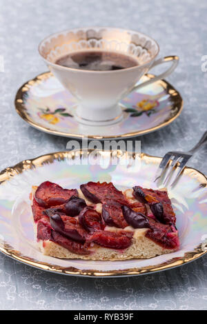 Bayerische zwetschgendatschi, eine lokale Pflaumenkuchen Stockfoto