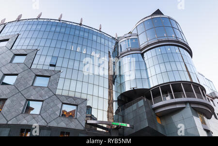 Wien, Österreich - 2 November, 2015: das Haas Haus, modernes Gebäude in Wien, Stephansplatz. Von den österreichischen Architekten Hans Hollein entworfen, ich Stockfoto