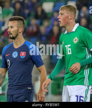 Belfast, Nordirland UK. 16. Oktober 2018. Internationaler Fußball - 2019 UEFA unter 21 WM Qualifikation - Gruppe 2 - Nordirland gegen die Slowakei. Daniel Ballard (16), die in Aktion für Nordirland. Am 12. März 2019, Ballard wurde in die Nordirland leitende Kader für die EURO 2020 Qualifiers genannt. Stockfoto