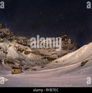 Starscape oberhalb des Matterhorns in Breuil Cervinia, Italien Stockfoto