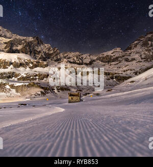 Starscape oberhalb des Matterhorns in Breuil Cervinia, Italien Stockfoto