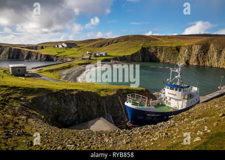 Fair Isle; Vogelwarte vor Feuer, Shetland, Großbritannien Stockfoto