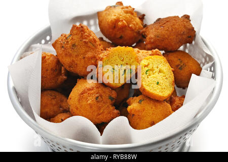 Hausgemachte Hush Puppies, Southern Food, Frittierter cornbread Kugeln Stockfoto