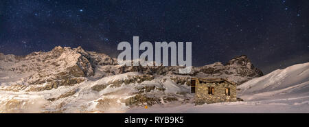 Starscape oberhalb des Matterhorns in Breuil Cervinia, Italien Stockfoto