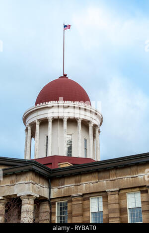Alte Herrlichkeit über die Rotunde auf dem alten (originalen) State Capitol Building in Springfield, Illinois zu fliegen. Stockfoto