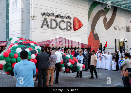 November 28, 2018 - Abu Dhabi, VAE: Hunderte von Rot, Grün, Weiß und Schwarz sind für realse Ballons in die Luft gebracht auf UAE flag Tag Stockfoto