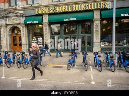 Einen Barnes & Noble Buchhandlung aus der Union Square in New York ist am Mittwoch, 6. März 2019. Barnes & Noble ist geplant Das Geschäftsjahr im dritten Quartal 7. März vor die Glocke zu berichten. (Â© Richard B. Levine) Stockfoto