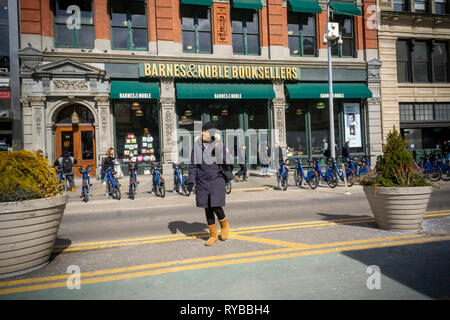 Einen Barnes & Noble Buchhandlung aus der Union Square in New York ist am Mittwoch, 6. März 2019. Barnes & Noble ist geplant Das Geschäftsjahr im dritten Quartal 7. März vor die Glocke zu berichten. (Â© Richard B. Levine) Stockfoto