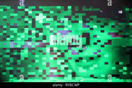 Glitch digitale Fehler Bildschirmpixel pixilation Test Glitch Textur korrupte Datei synth Wave ufo Grün lo-fi-dampf Synth Wave green Foto Bild Stockfoto