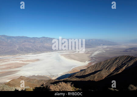 Badwater Basin von Dante's View, Death Valley National Park, Kalifornien, USA. Stockfoto