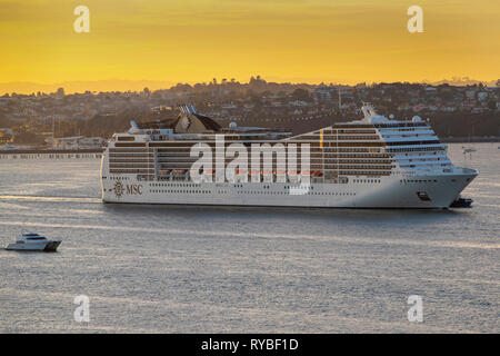 MSC Magnifica betritt den Waitemata Harbour, Auckland, Neuseeland, Mittwoch, 13. März 2019. Foto: David Rowland/One-Image.com Stockfoto