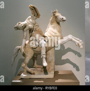 Verwundet Amazon auf dem Pferd. Marmor Skulptur (2. Jh. nach Chr.) von einem griechischen Original des 2. Jh. v. Chr.. Neapel. Italien. Stockfoto