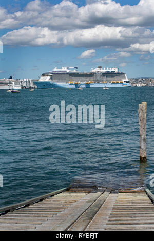 Ovation der Meere in den Waitemata Harbour, Auckland, Neuseeland, Sonntag, 10. Februar 2019. Foto: David Rowland/One-Image.com Stockfoto